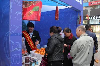 陜西寶雞名優(yōu)農(nóng)產(chǎn)品重慶展銷 兩地企業(yè)簽訂多項(xiàng)農(nóng)產(chǎn)品購(gòu)銷協(xié)議