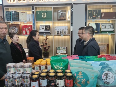 融合共享 助力消費(fèi)幫扶提檔升級 康樂縣漳縣農(nóng)副產(chǎn)品展銷中心盛裝開業(yè)